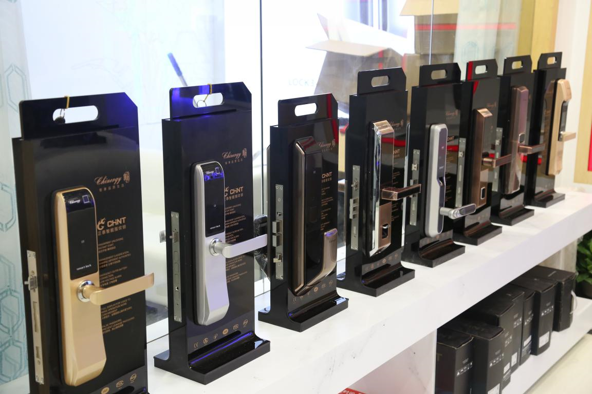 正泰智能指紋鎖和智能家居系統亮相中國門博會 正泰智能指紋鎖和智能家居系統亮相中國門博會