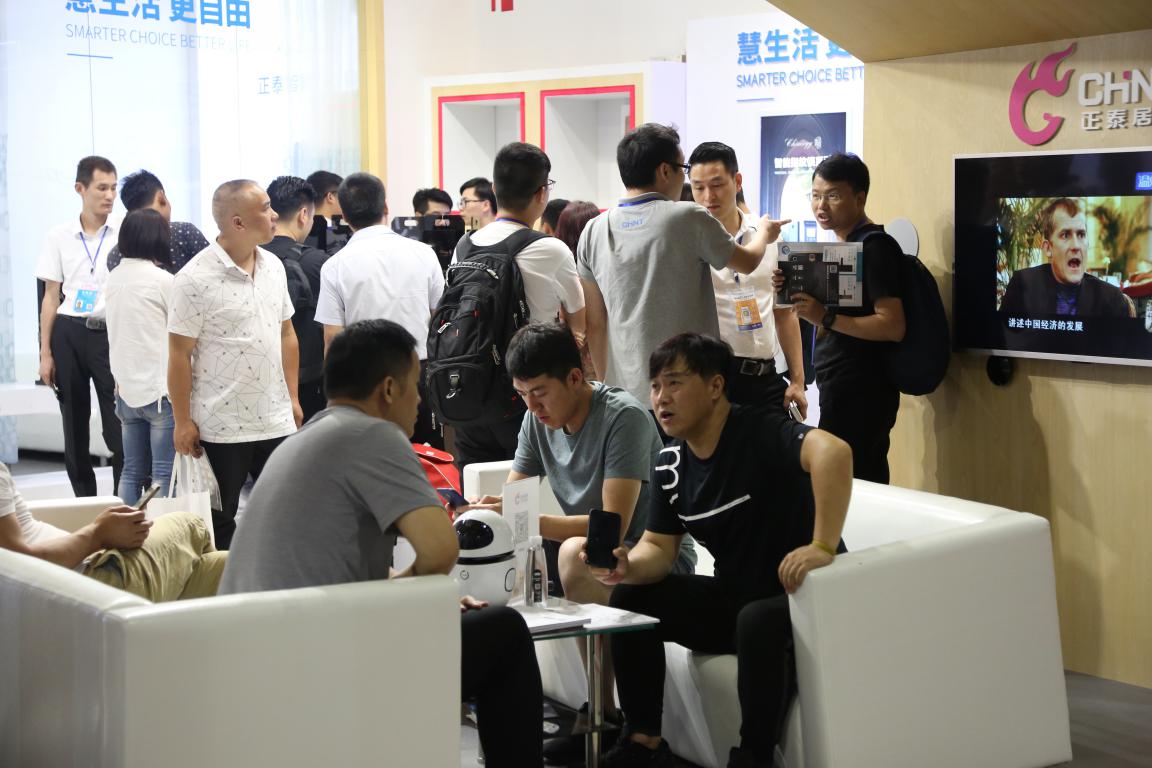 正泰智能指紋鎖和智能家居系統亮相中國門博會 正泰智能指紋鎖和智能家居系統亮相中國門博會