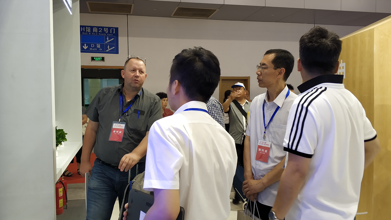 正泰智能指紋鎖和智能家居系統亮相中國門博會 正泰智能指紋鎖和智能家居系統亮相中國門博會