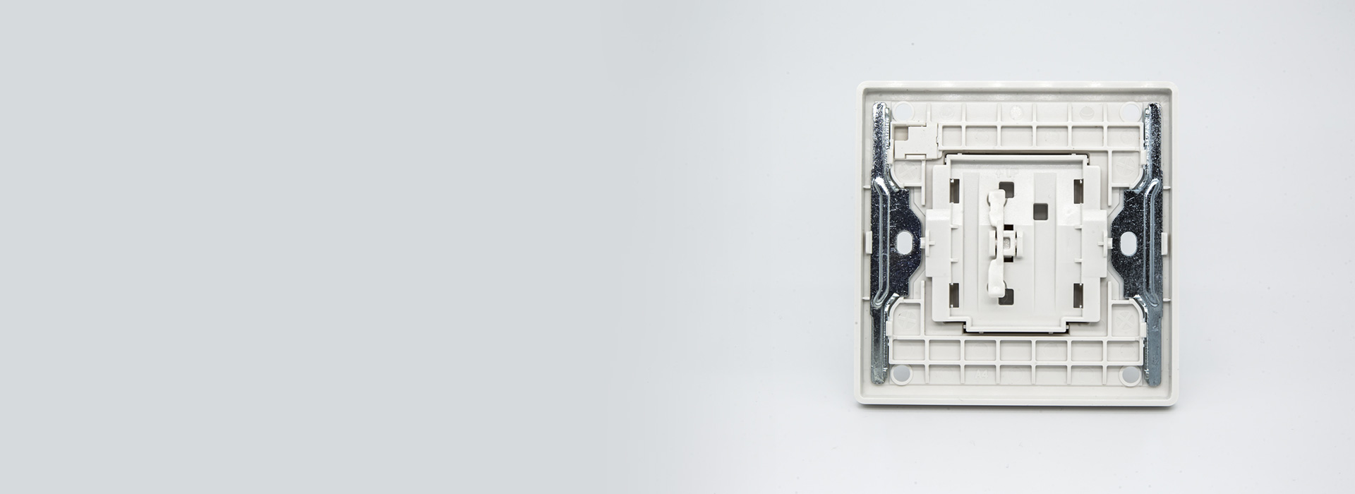 實(shí)力 · 強(qiáng)勁耐用
 升級(jí)版內(nèi)嵌鋼架和加...