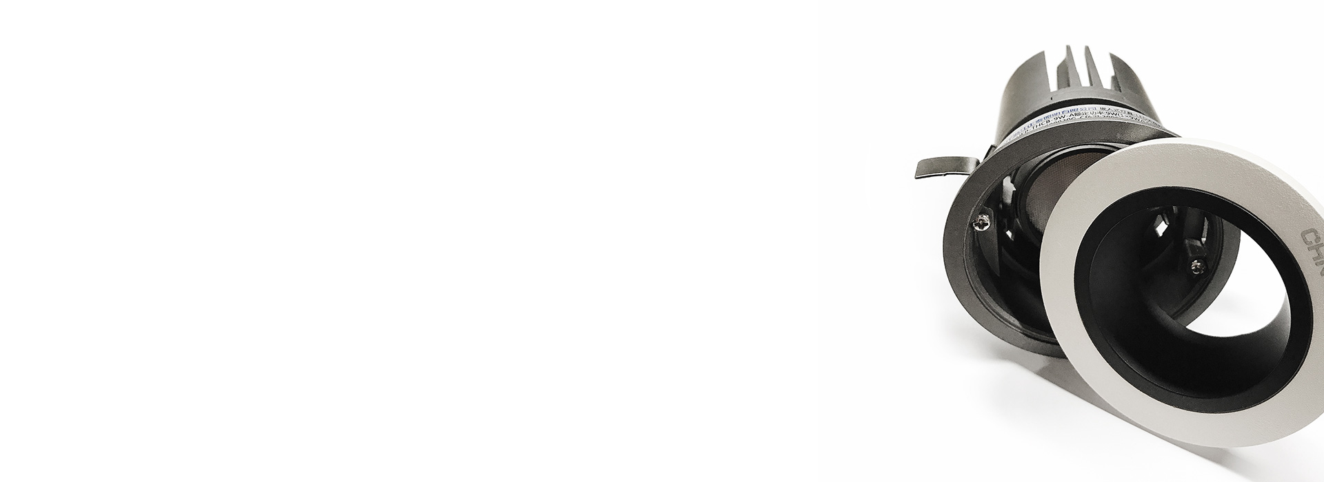 優(yōu)化卡扣結(jié)構(gòu)設(shè)計(jì)，裝拆方便
 正泰射燈T...