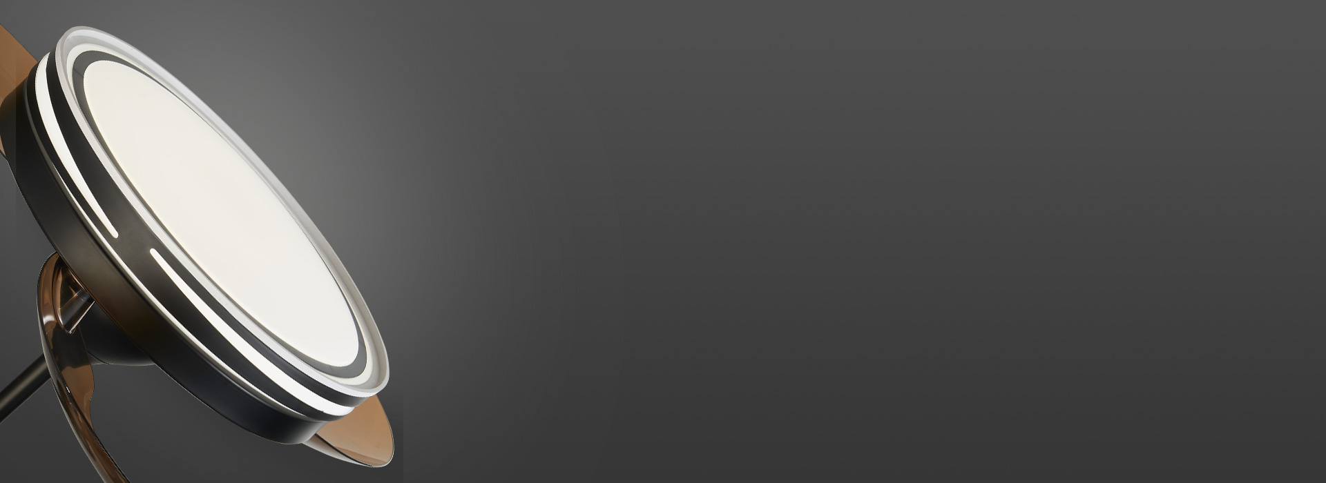 風(fēng)柔和，光也柔和
 亞克力材質(zhì)燈罩，透光...