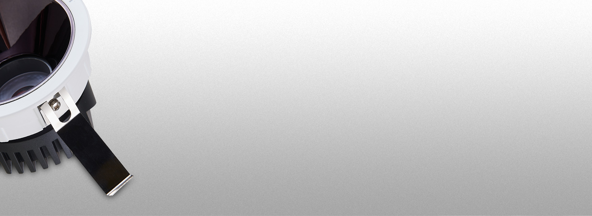 優質彈簧卡扣，穩定牢固
 自然融入天花板...