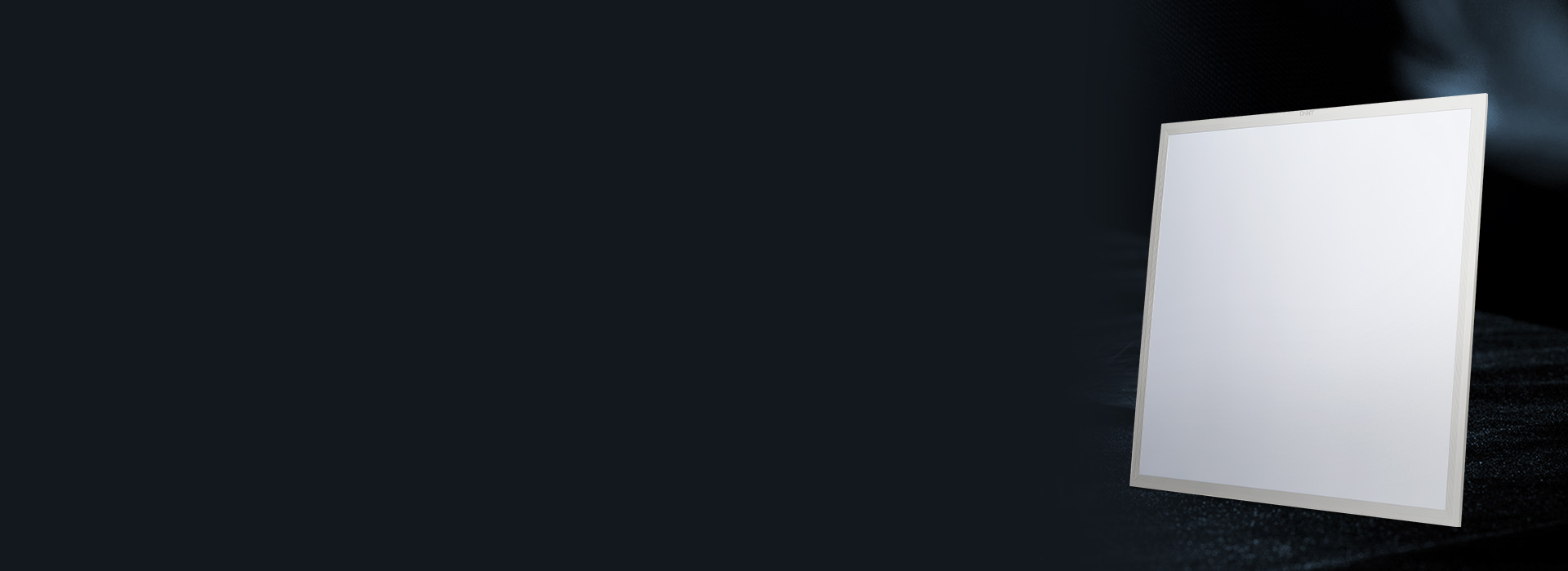 約30mm纖薄燈體
 纖薄簡約，輕盈時(shí)尚...