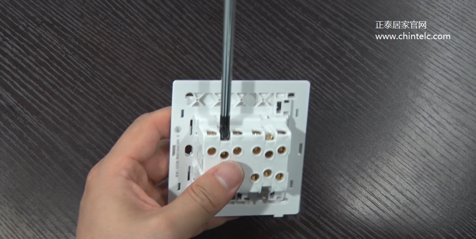 三聯多控開關接線圖解-2 三聯多控開關接線圖解-2