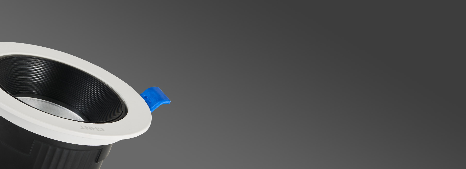 【螺旋式】臺(tái)階防眩中環(huán)
 中環(huán)內(nèi)徑沿出光...