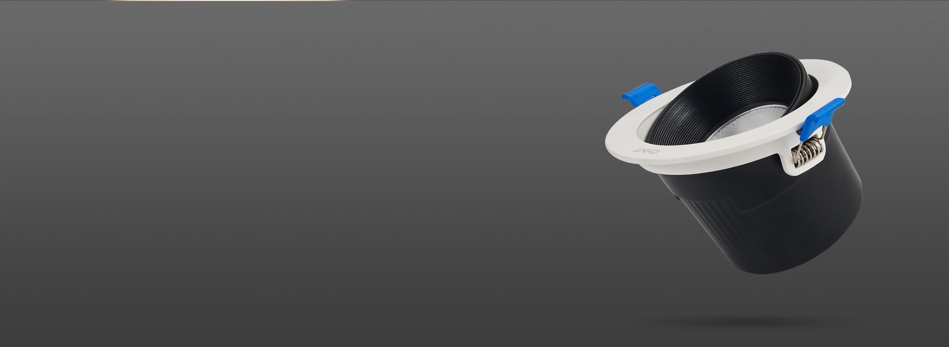 雙向調(diào)節(jié)照射方向
 出光方向輕松掌控，微...