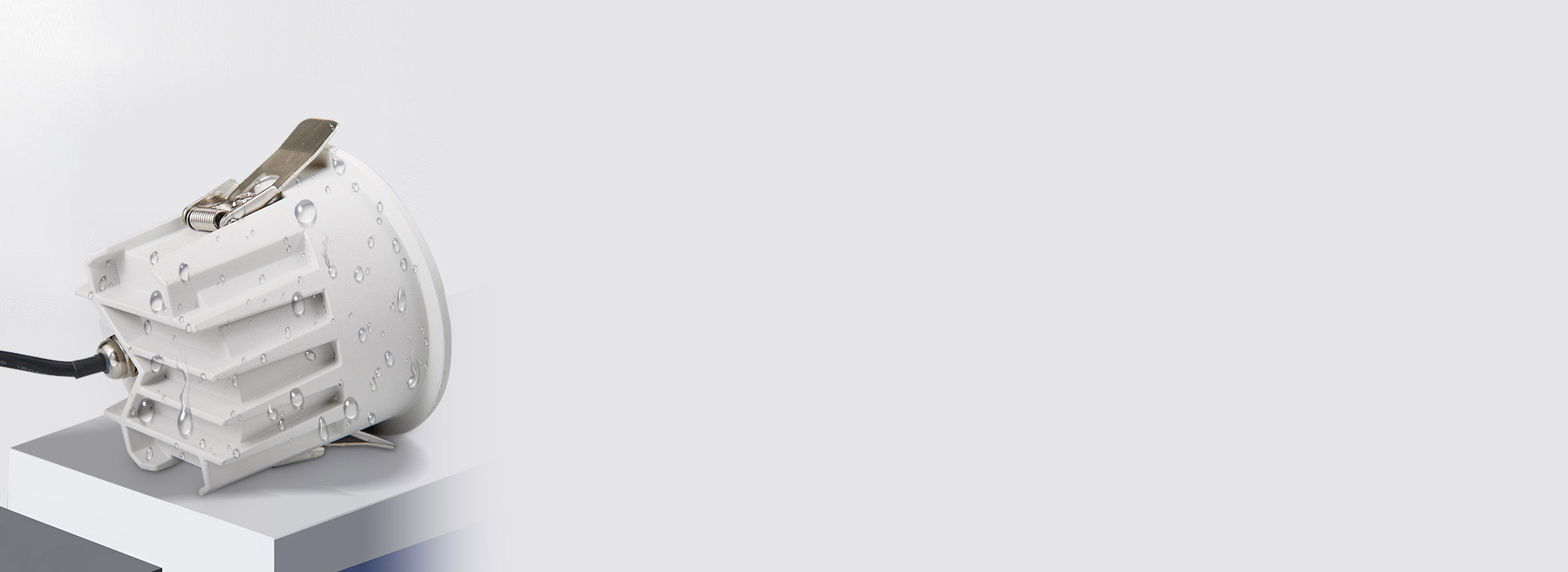 IP54級防水防塵
 一體化燈體，強防水...