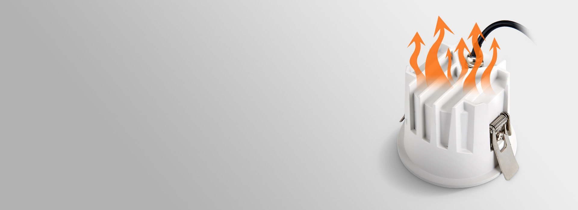 高效散熱保障壽命
 全鋁結(jié)構(gòu)一體成型燈體...