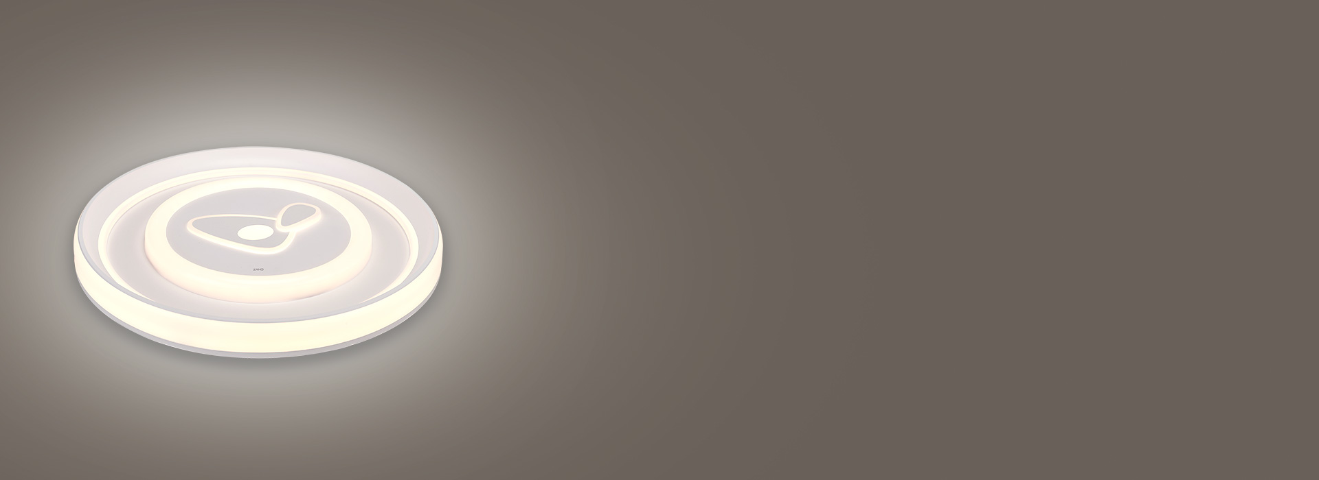 光線均勻，柔和迷人
 光學燈罩，透光率高...